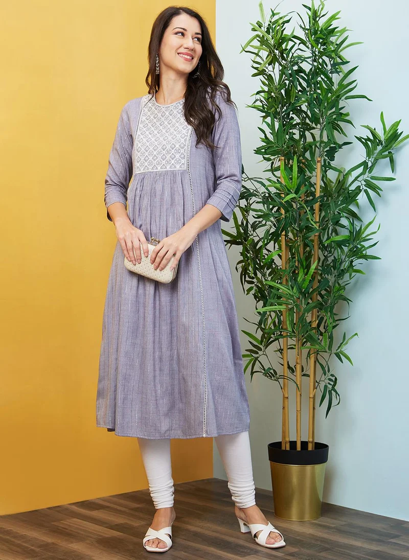 جلو باص تونيك نسائي مخطط بتفاصيل خيوط وتصميم -